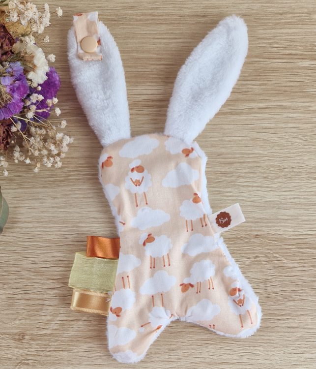 Doudou plat attache-tétine Pti mouton