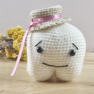 Dent de lait au crochet - Quenotte chapeau